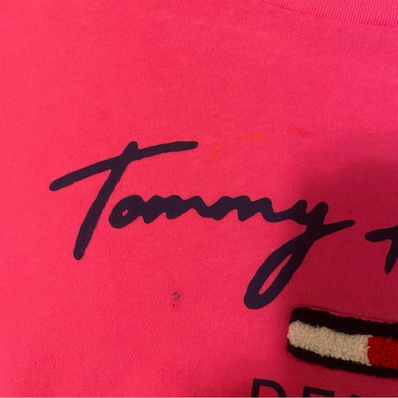 TOMMY HILFIGER - Short Sleeve Embroidered Fuzzy Logo T-Shirt - Size L - Picture 4 of 13
